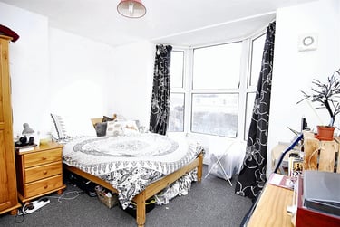 2 bed flat, Beaumont Road, Flat 2, St Judes, Plymouth, PL49BW - Image 2